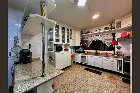 Casa à venda com 204m², 4 quartos e 3 vagas Casa à venda com 204m², 4 quartos e 3 vagasCozinha
