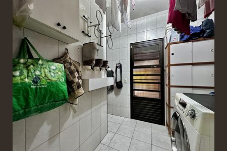 Casa à venda com 204m², 4 quartos e 3 vagas Casa à venda com 204m², 4 quartos e 3 vagasÁrea de Serviço