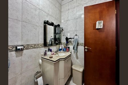 Casa à venda com 204m², 4 quartos e 3 vagas Casa à venda com 204m², 4 quartos e 3 vagasBanheiro Suíte 2