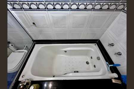 Casa à venda com 204m², 4 quartos e 3 vagas Casa à venda com 204m², 4 quartos e 3 vagasBanheiro Suíte 1