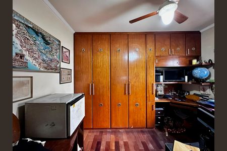 Casa à venda com 204m², 4 quartos e 3 vagas Casa à venda com 204m², 4 quartos e 3 vagasQuarto 4
