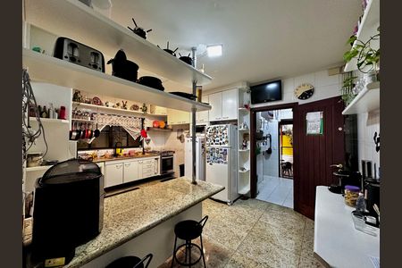 Casa à venda com 204m², 4 quartos e 3 vagas Casa à venda com 204m², 4 quartos e 3 vagasCozinha