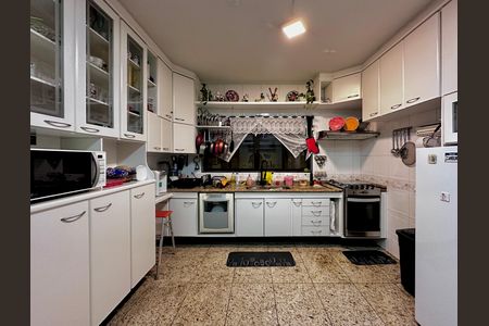 Casa à venda com 204m², 4 quartos e 3 vagas Casa à venda com 204m², 4 quartos e 3 vagasCozinha