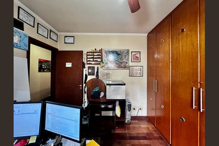Casa à venda com 204m², 4 quartos e 3 vagas Casa à venda com 204m², 4 quartos e 3 vagasQuarto 4