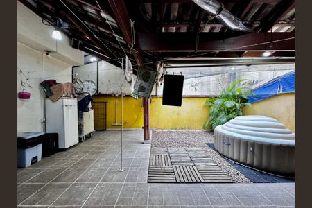 Casa à venda com 204m², 4 quartos e 3 vagas Casa à venda com 204m², 4 quartos e 3 vagasQuintal