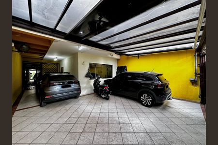 Casa à venda com 204m², 4 quartos e 3 vagas Casa à venda com 204m², 4 quartos e 3 vagasGaragem