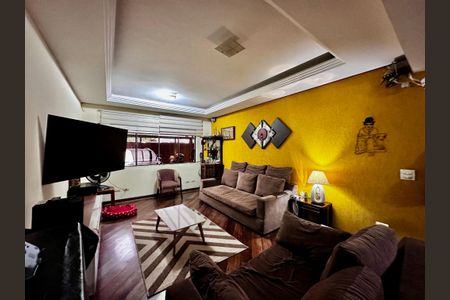 Casa à venda com 204m², 4 quartos e 3 vagas Casa à venda com 204m², 4 quartos e 3 vagasSala