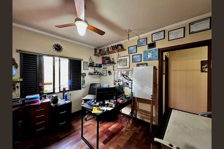 Casa à venda com 204m², 4 quartos e 3 vagas Casa à venda com 204m², 4 quartos e 3 vagasQuarto 4