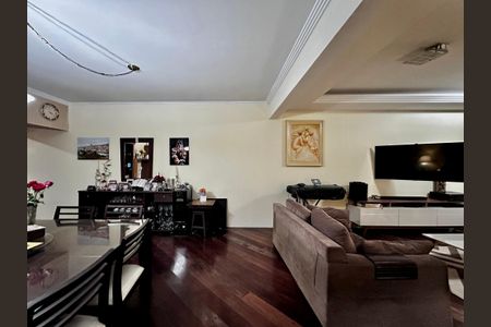Casa à venda com 204m², 4 quartos e 3 vagas Casa à venda com 204m², 4 quartos e 3 vagasSala