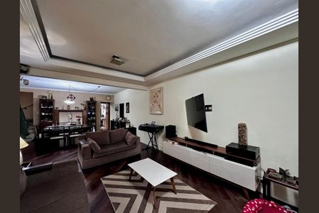 Casa à venda com 204m², 4 quartos e 3 vagas Casa à venda com 204m², 4 quartos e 3 vagasSala