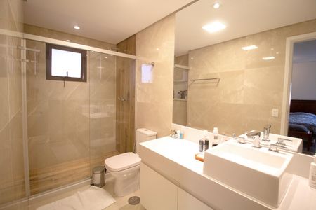 Apartamento à venda com 182m², 4 quartos e 4 vagasBanheiro da Suíte