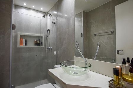 Apartamento à venda com 58m², 2 quartos e 1 vaga Apartamento à venda com 58m², 2 quartos e 1 vagaBanheiro do Quarto 2