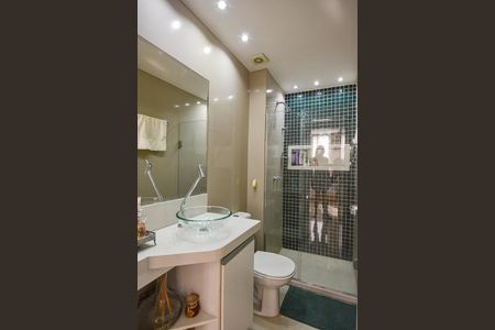 Apartamento à venda com 58m², 2 quartos e 1 vaga Apartamento à venda com 58m², 2 quartos e 1 vagaBanheiro Social