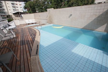 Apartamento à venda com 161m², 3 quartos e 1 vaga Apartamento à venda com 161m², 3 quartos e 1 vagaÁrea comum - Piscina