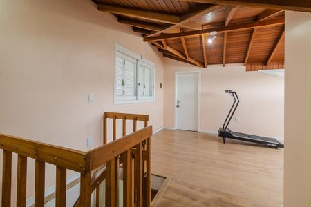 Casa à venda com 350m², 4 quartos e 3 vagas Casa à venda com 350m², 4 quartos e 3 vagasSótão