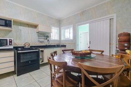 Casa à venda com 350m², 4 quartos e 3 vagas Casa à venda com 350m², 4 quartos e 3 vagasCozinha