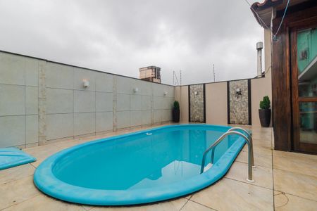 Casa à venda com 350m², 4 quartos e 3 vagas Casa à venda com 350m², 4 quartos e 3 vagasQuintal - Piscina