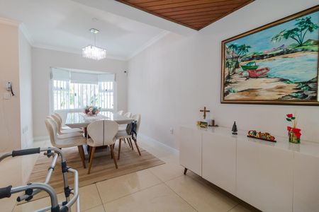 Casa à venda com 350m², 4 quartos e 3 vagas Casa à venda com 350m², 4 quartos e 3 vagasSala