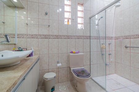 Casa à venda com 350m², 4 quartos e 3 vagas Casa à venda com 350m², 4 quartos e 3 vagasBanheiro do Quarto 1