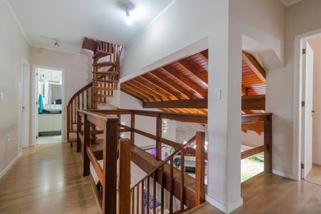 Casa à venda com 350m², 4 quartos e 3 vagas Casa à venda com 350m², 4 quartos e 3 vagasCorredor