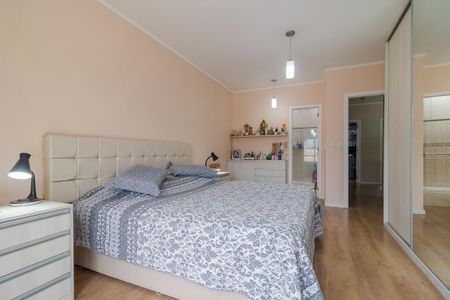 Casa à venda com 350m², 4 quartos e 3 vagas Casa à venda com 350m², 4 quartos e 3 vagasQuarto 1