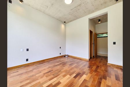 Casa de condomínio à venda com 353m², 4 quartos e 4 vagas Casa de condomínio à venda com 353m², 4 quartos e 4 vagasQuarto 3