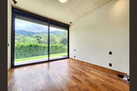 Casa de condomínio à venda com 353m², 4 quartos e 4 vagas Casa de condomínio à venda com 353m², 4 quartos e 4 vagasQuarto 3