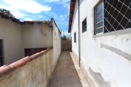 Casa à venda com 252m², 3 quartos e 2 vagas Casa à venda com 252m², 3 quartos e 2 vagasCorredor