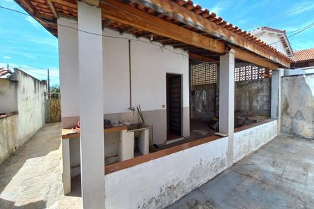 Casa à venda com 252m², 3 quartos e 2 vagas Casa à venda com 252m², 3 quartos e 2 vagasQuintal