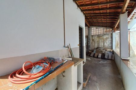 Casa à venda com 252m², 3 quartos e 2 vagas Casa à venda com 252m², 3 quartos e 2 vagasÁrea de Serviço