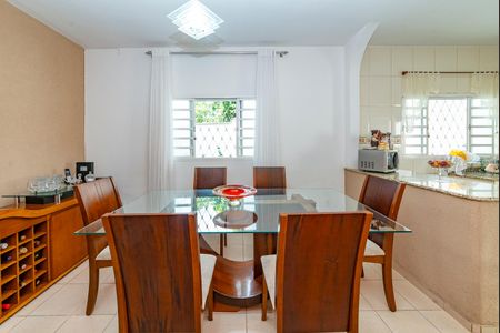 Casa à venda com 150m², 3 quartos e 5 vagas Casa à venda com 150m², 3 quartos e 5 vagasSala 2