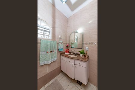 Casa à venda com 150m², 3 quartos e 5 vagas Casa à venda com 150m², 3 quartos e 5 vagasBanheiro Social