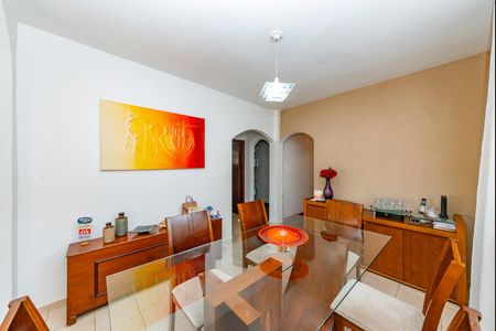 Casa à venda com 150m², 3 quartos e 5 vagas Casa à venda com 150m², 3 quartos e 5 vagasSala 2