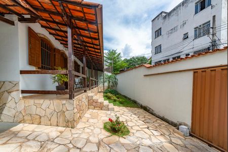 Casa à venda com 150m², 3 quartos e 5 vagas Casa à venda com 150m², 3 quartos e 5 vagasVaranda da Sala