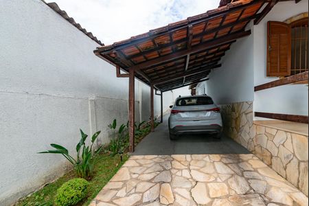 Casa à venda com 150m², 3 quartos e 5 vagas Casa à venda com 150m², 3 quartos e 5 vagasGaragem