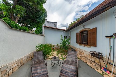 Casa à venda com 150m², 3 quartos e 5 vagas Casa à venda com 150m², 3 quartos e 5 vagasQuintal