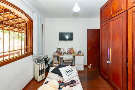 Casa à venda com 150m², 3 quartos e 5 vagas Casa à venda com 150m², 3 quartos e 5 vagasQuarto 2