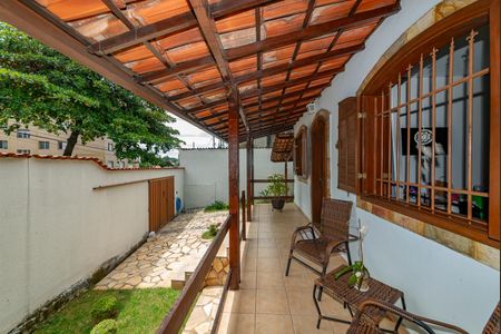 Casa à venda com 150m², 3 quartos e 5 vagas Casa à venda com 150m², 3 quartos e 5 vagasVaranda da Sala