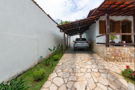 Casa à venda com 150m², 3 quartos e 5 vagas Casa à venda com 150m², 3 quartos e 5 vagasGaragem
