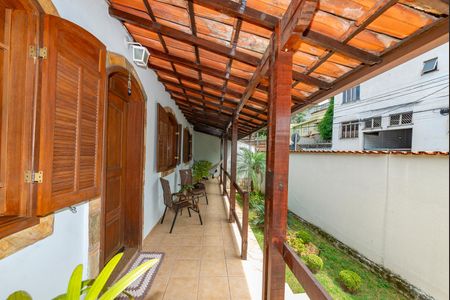 Casa à venda com 150m², 3 quartos e 5 vagas Casa à venda com 150m², 3 quartos e 5 vagasVaranda da Sala