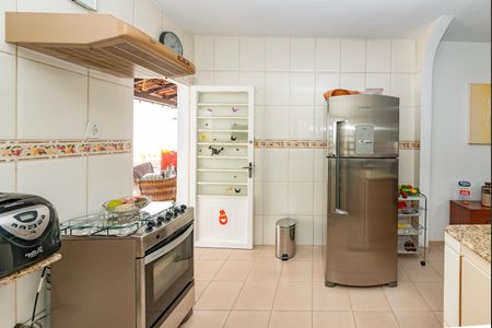 Casa à venda com 150m², 3 quartos e 5 vagas Casa à venda com 150m², 3 quartos e 5 vagasCozinha