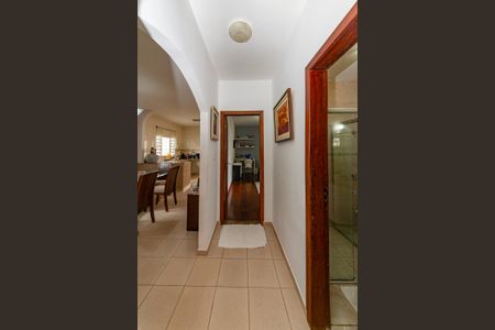 Casa à venda com 150m², 3 quartos e 5 vagas Casa à venda com 150m², 3 quartos e 5 vagasCorredor