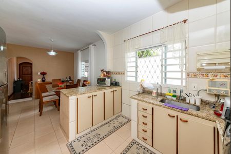Casa à venda com 150m², 3 quartos e 5 vagas Casa à venda com 150m², 3 quartos e 5 vagasCozinha