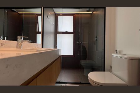 Apartamento à venda com 270m², 3 quartos e 3 vagas Apartamento à venda com 270m², 3 quartos e 3 vagasBanheiro da Suíte 1