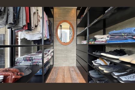 Apartamento à venda com 270m², 3 quartos e 3 vagas Apartamento à venda com 270m², 3 quartos e 3 vagasCloset da suíte 2