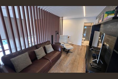 Apartamento à venda com 270m², 3 quartos e 3 vagas Apartamento à venda com 270m², 3 quartos e 3 vagasSala de TV