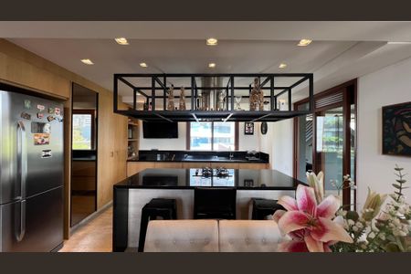 Apartamento à venda com 270m², 3 quartos e 3 vagas Apartamento à venda com 270m², 3 quartos e 3 vagasCozinha
