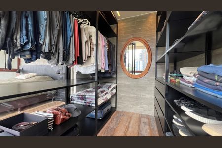Apartamento à venda com 270m², 3 quartos e 3 vagas Apartamento à venda com 270m², 3 quartos e 3 vagasSuite 2