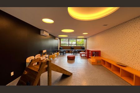 Apartamento à venda com 270m², 3 quartos e 3 vagas Apartamento à venda com 270m², 3 quartos e 3 vagasBrinquedoteca