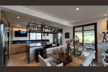Apartamento à venda com 270m², 3 quartos e 3 vagas Apartamento à venda com 270m², 3 quartos e 3 vagasSala de Jantar